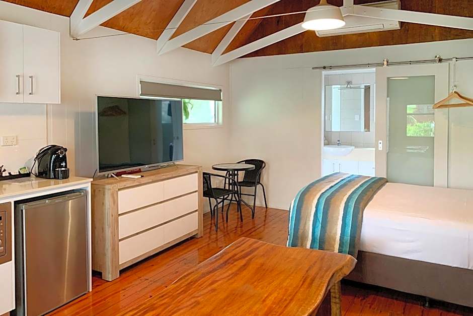 Airlie Beach Magnums - Adults Only