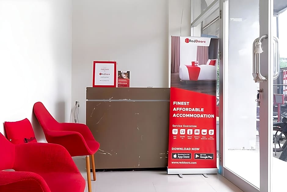 RedDoorz @ Garden Boulevard Citra Raya Tangerang