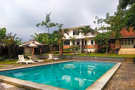 Cunang Hill Hotel & Resort