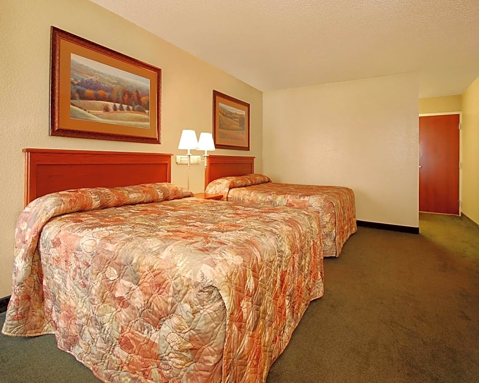 Econo Lodge Inn & Suites Kearney