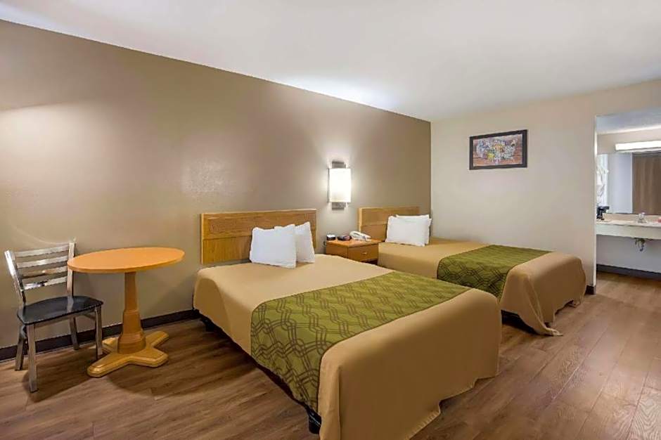 Econo Lodge Live Oak