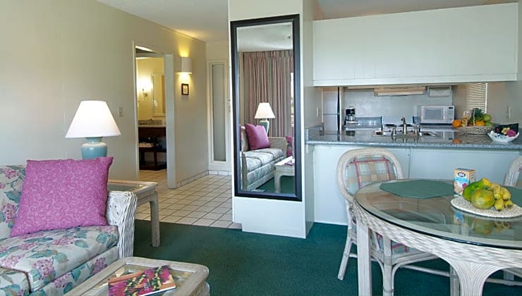 Plantation Hale Suites