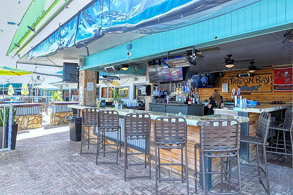 All-New, Private, Huge TV, Heated Pool, Tiki Bar