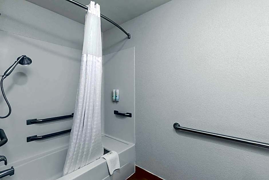 Quality Inn Fayetteville Near Historic Downtown Square