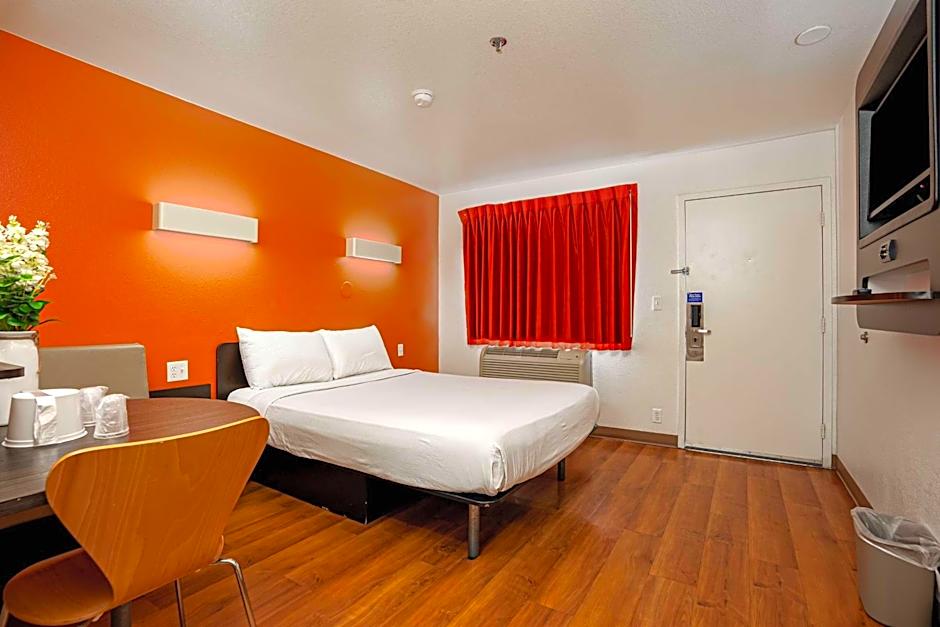 Motel 6-Temecula, CA - Historic Old Town