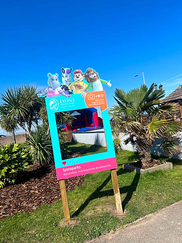 Lyons Robin Hood , Rhyl