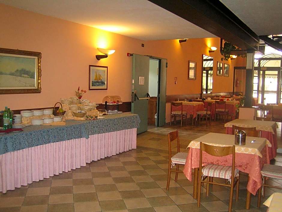 Hotel Alpi Del Mare