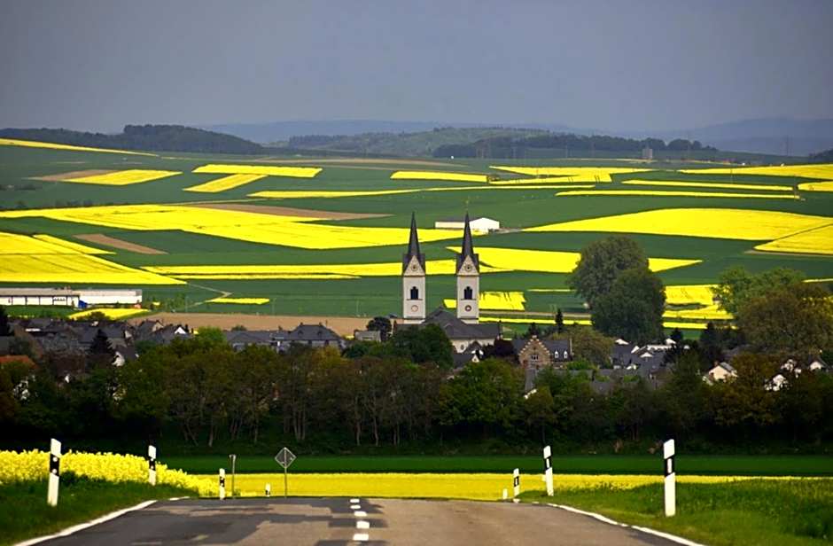 Zzzimple - Self Check In & Free Parking