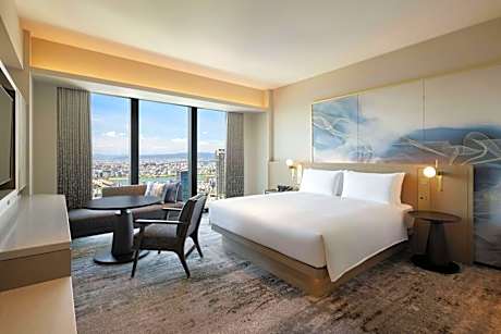 Signature King Room with City View