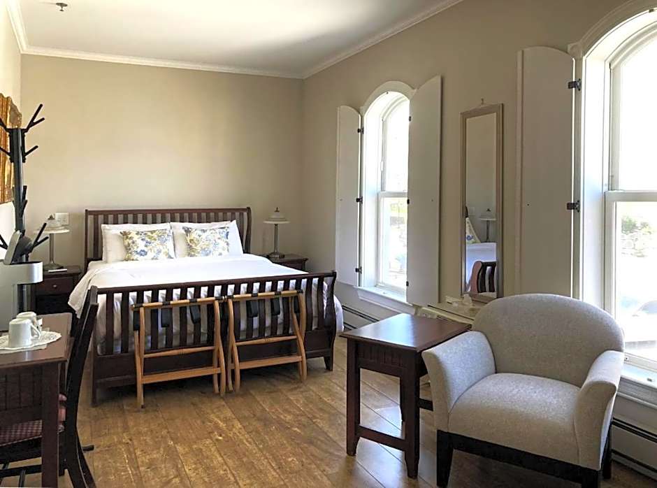Lunenburg Arms Hotel