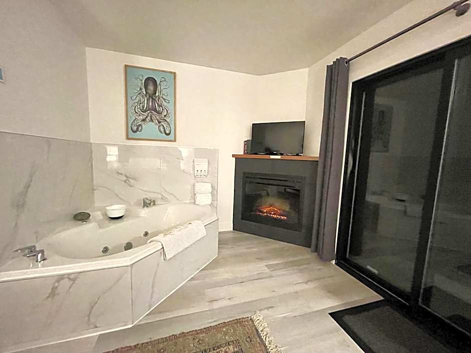 Private Oceanfront Room With Hot Tub & Firepit - Shore Thing