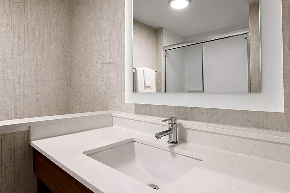 Holiday Inn Express & Suites Chicago O'Hare Airport by IHG
