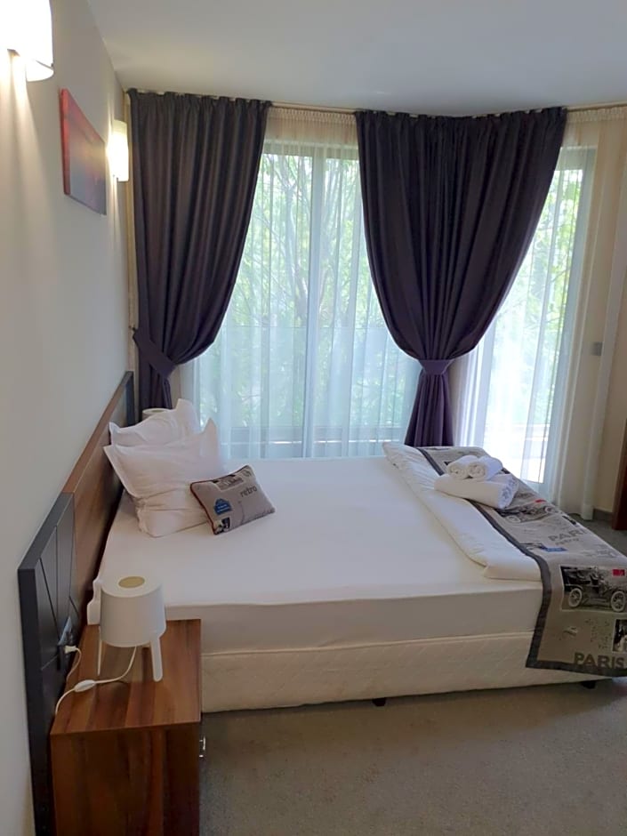 Family Hotel Novel City