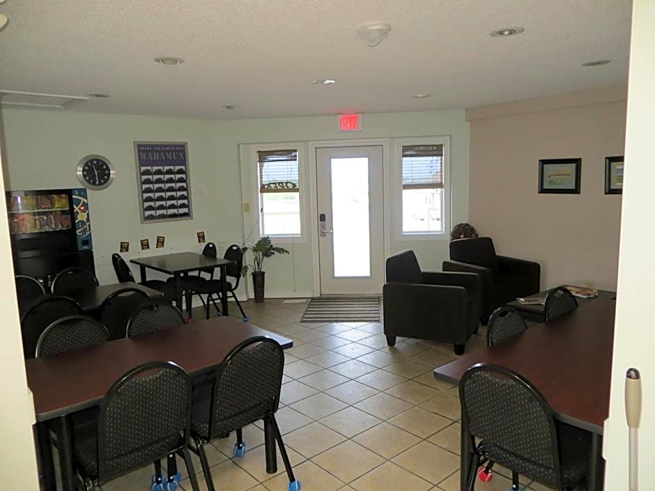 Shoreside Inn & Suites