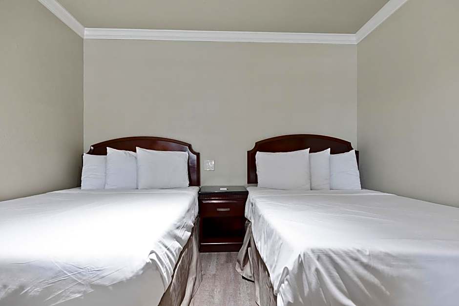 Le Blanc Inn & Suites