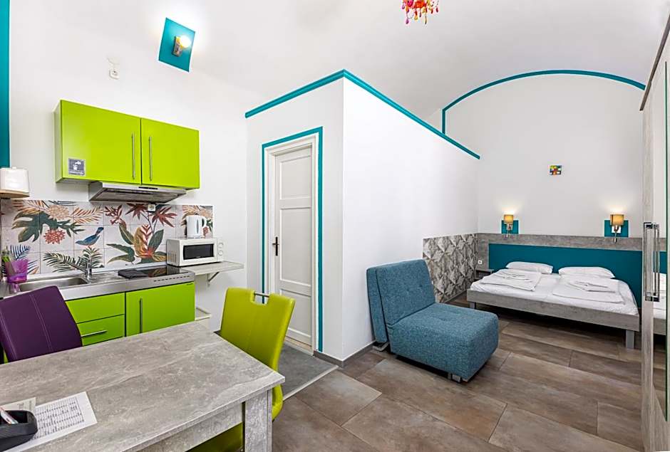 Amber Gardenview Studios Downtown