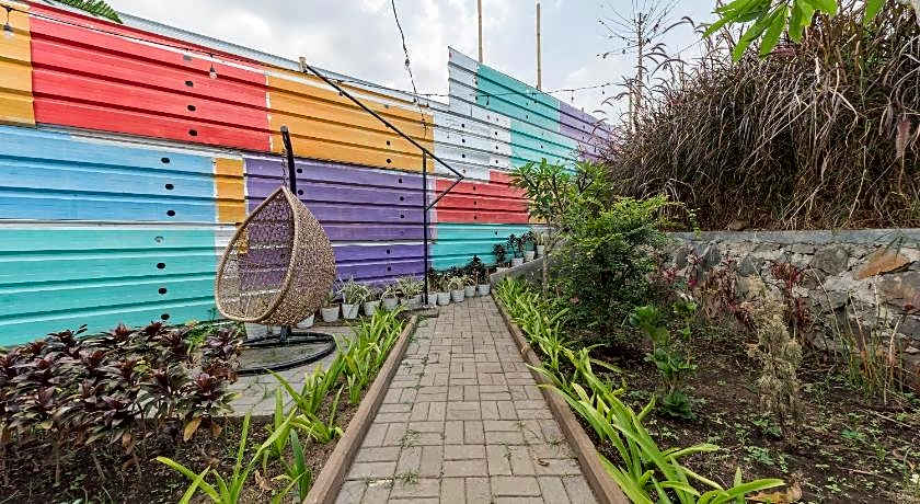 RedDoorz near Universitas Advent Indonesia