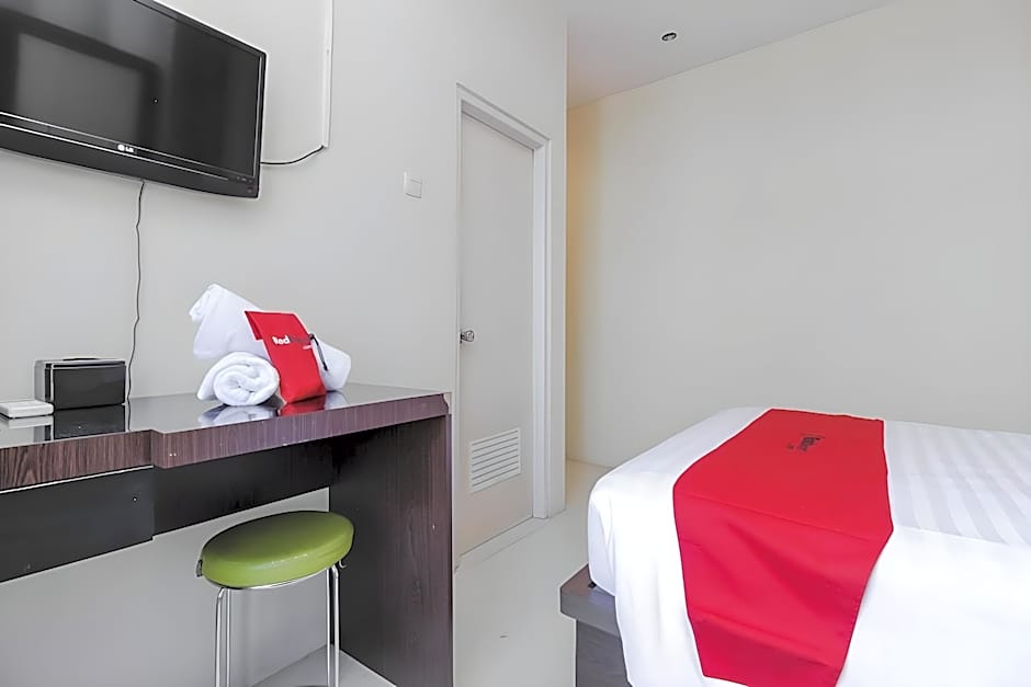 RedDoorz Plus @ Paal 2 Manado