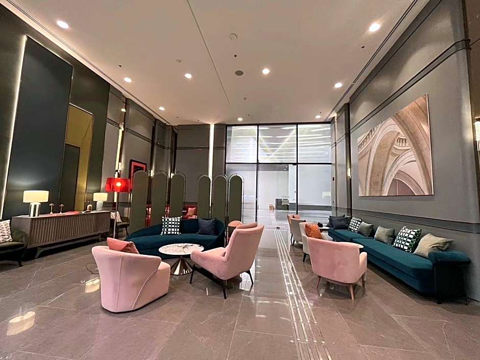 The Quarter Ratchayothin by UHG