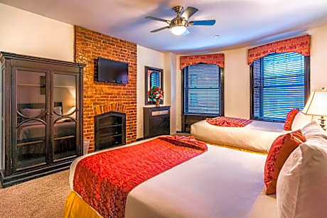 Double Room with Two Double Beds and Private Bath