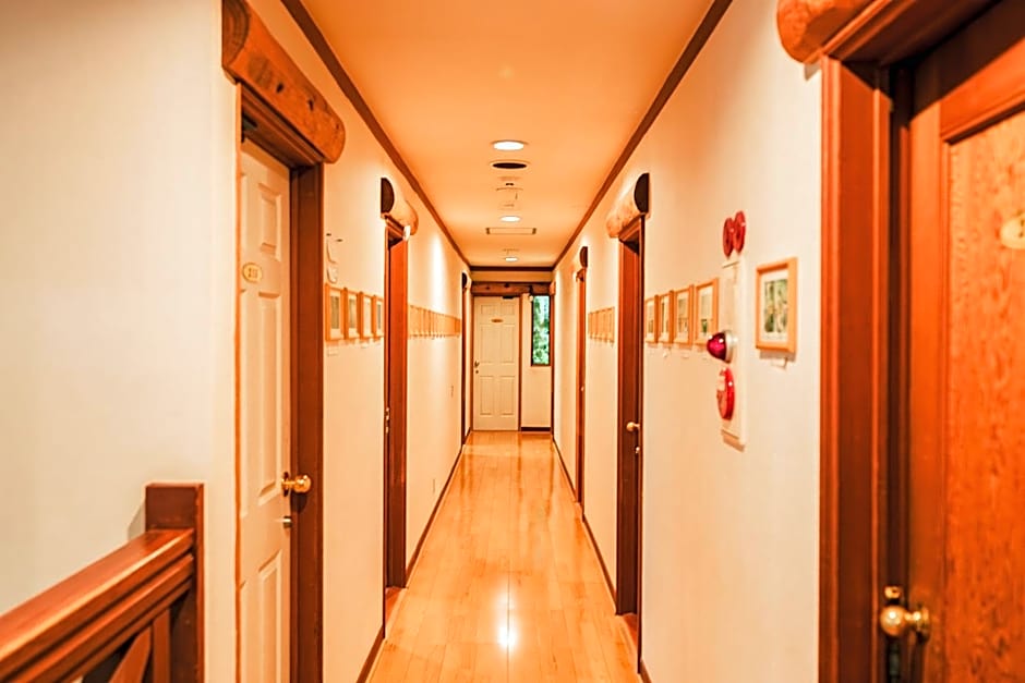 Hakuba Pension & Log Hotel Meteor