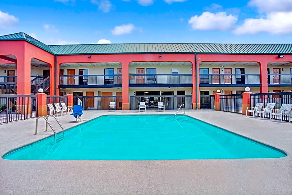 Super 8 by Wyndham Knoxville East