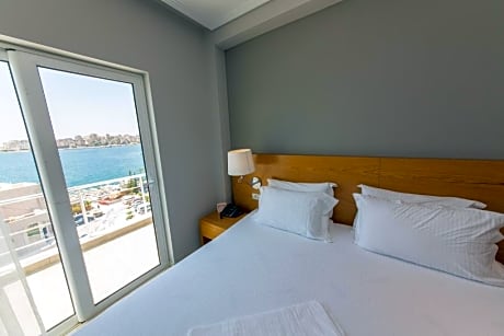 TRIPLE ROOM WITH SEA VIEW