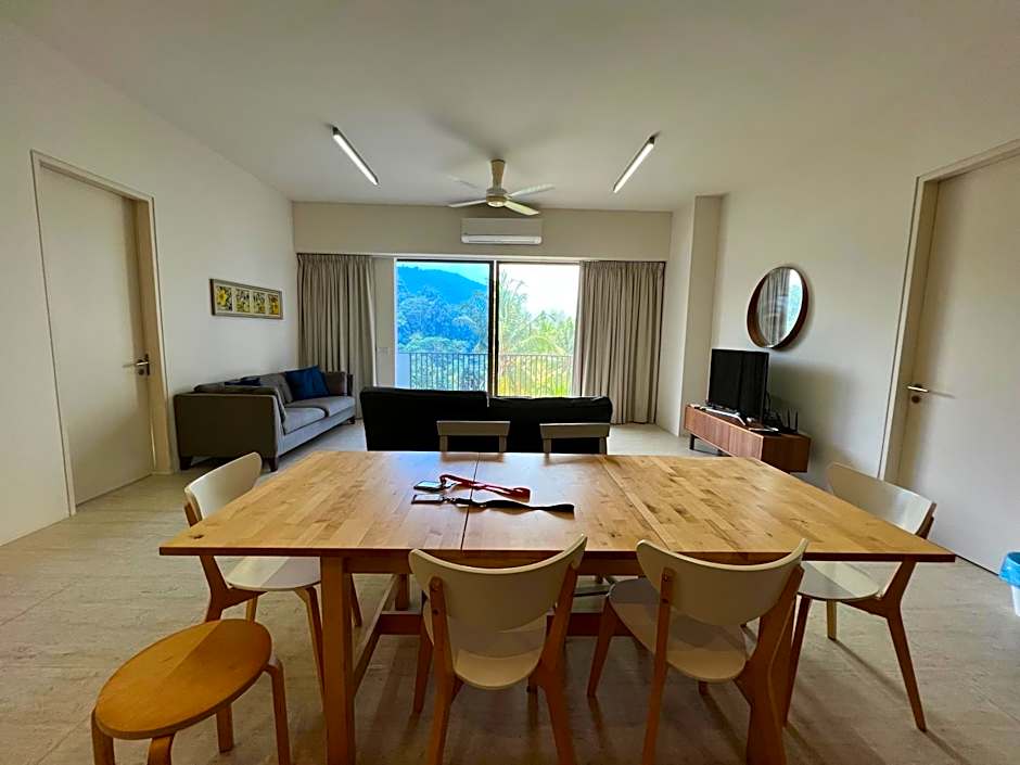 By The Sea Cozy Beachfront Home Side Seaview333A