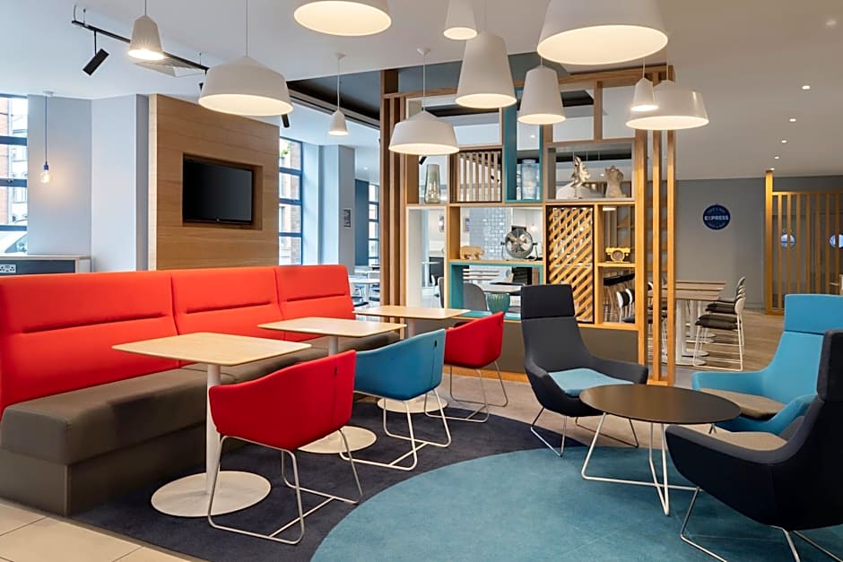 Holiday Inn Express Belfast City Queens Quarter By IHG