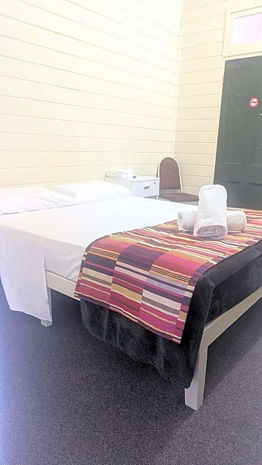 GRAND CENTRAL HOTEL PROSERPINE