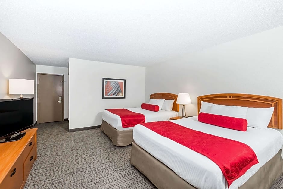 Foto 1 daripada 2 — 2 Queen Beds, Mobility Accessible, Roll in Shower, Pool View