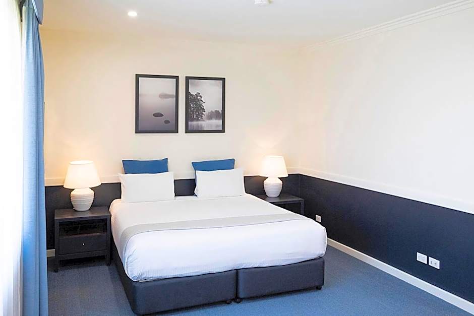 Hawkesbury Race Club Motel