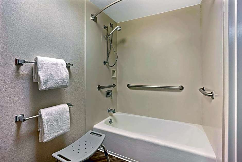 La Quinta Inn & Suites by Wyndham Tacoma Seattle