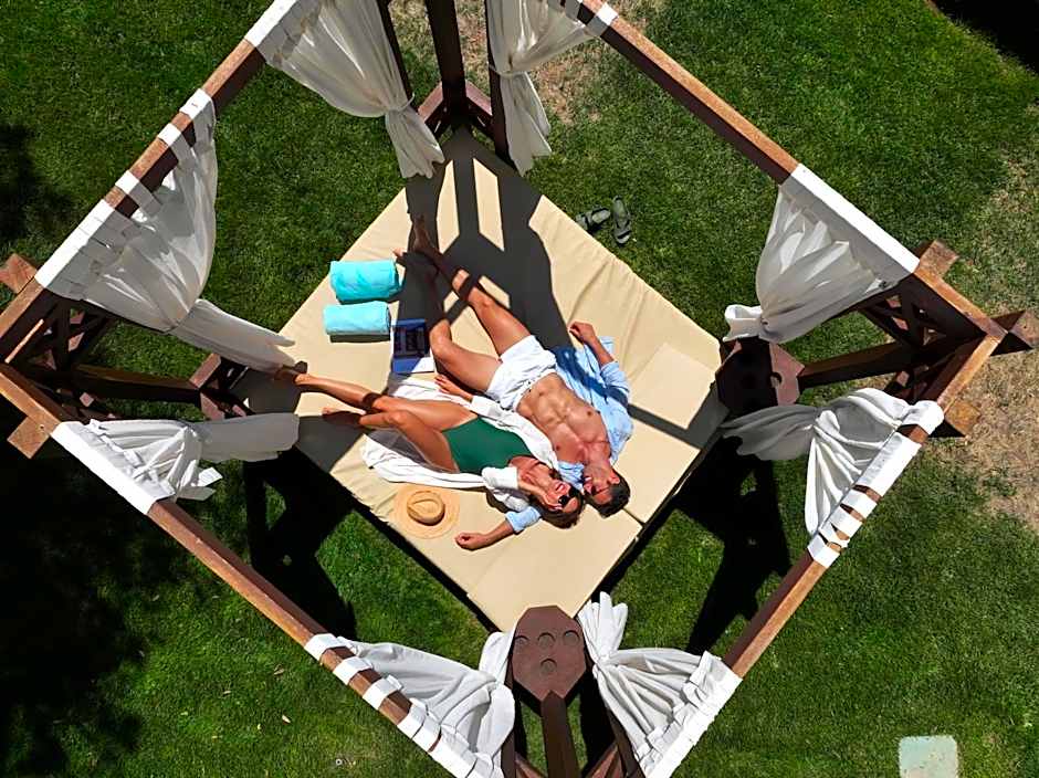 VIVA Suites & Spa Adults Only 16+