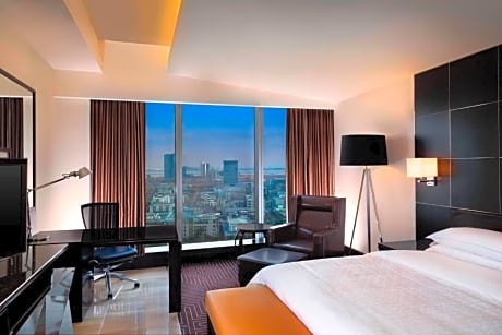 Club lounge access, Guest room, 1 King, City view