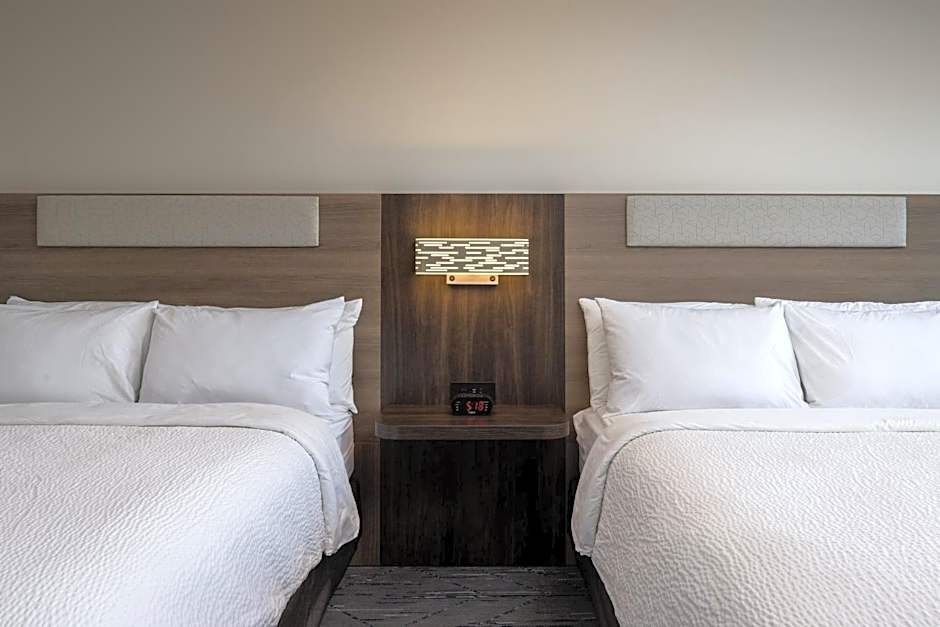 Holiday Inn Express & Suites - Hawaiian Gardens By IHG