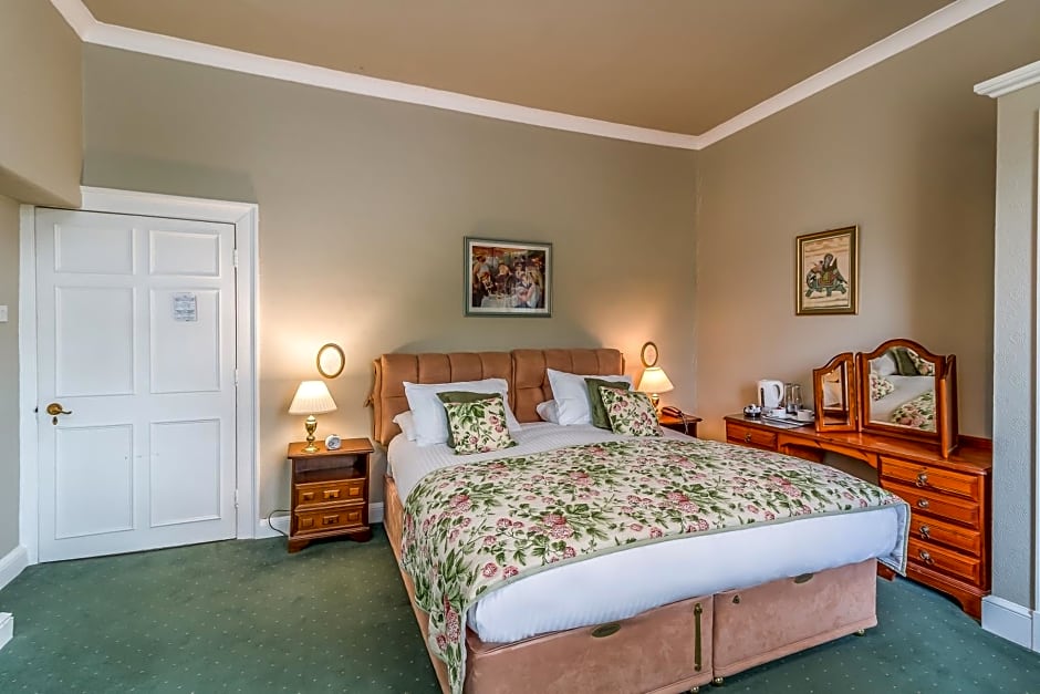 The Lynch Country House