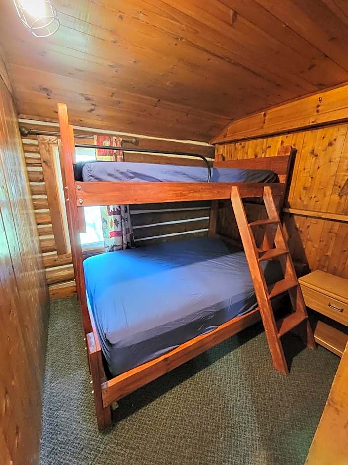 Two Rivers Motel and Cabins of Kenton, MI