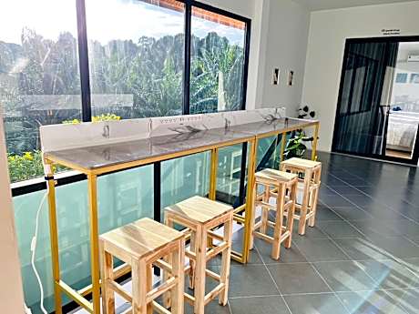 6 Bed Dormitory Room - Shared Bathroom