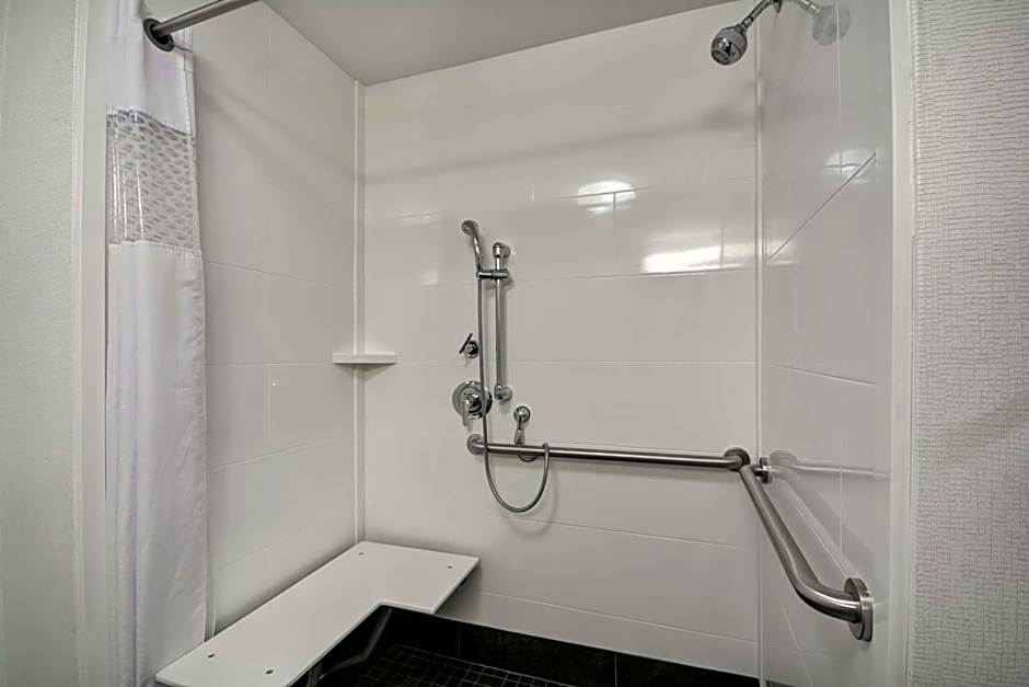 Hampton Inn By Hilton Cincinnati/Blue Ash, OH