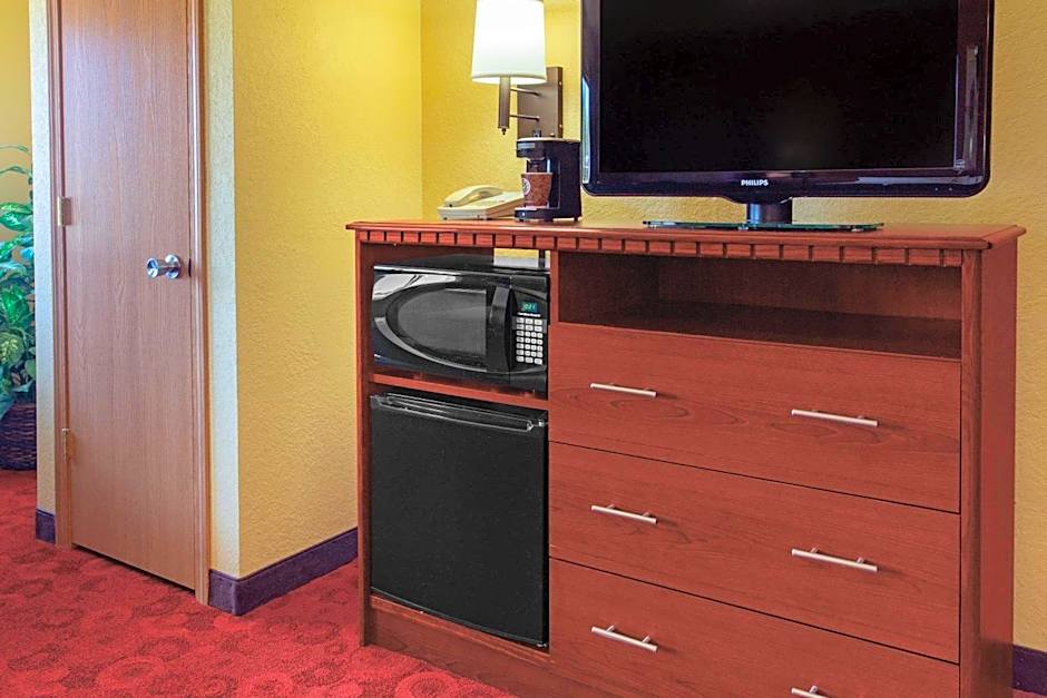 AmericInn by Wyndham West Bend