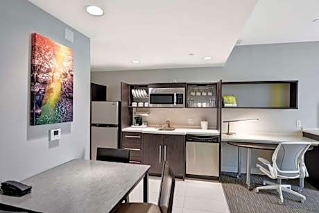 One-Bedroom King Suite - Non-Smoking