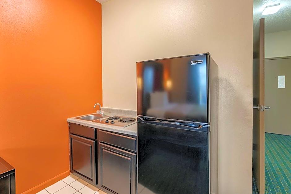 Econo Lodge Inn & Suites Granite City - St. Louis