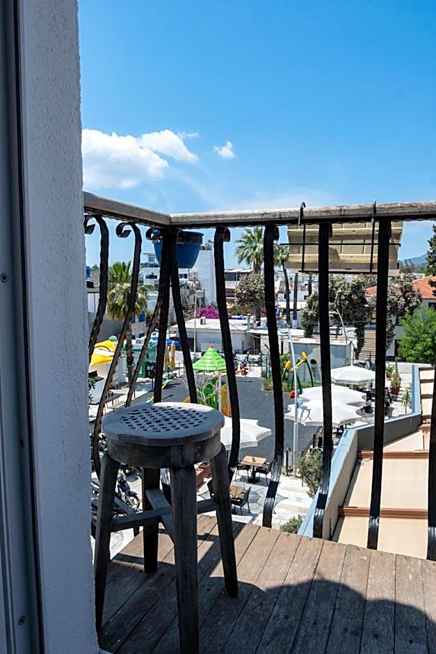 Artemis Hotel