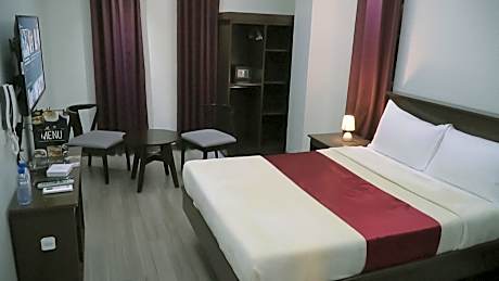 Standard Queen Room