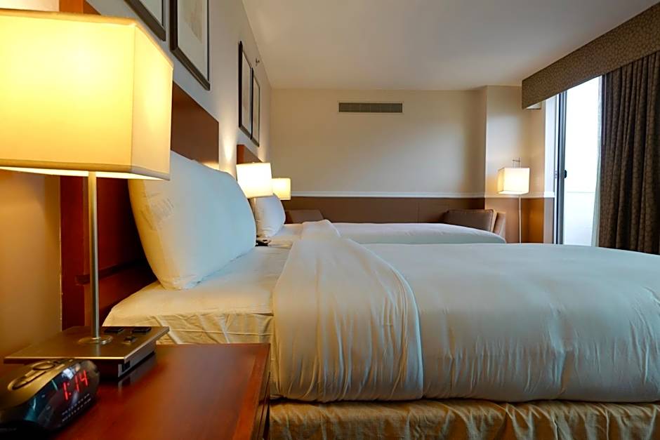 LIC Manhattan View Hotel