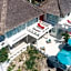 The Rocks - 6BR Beachfront Villa, Surf-in Location