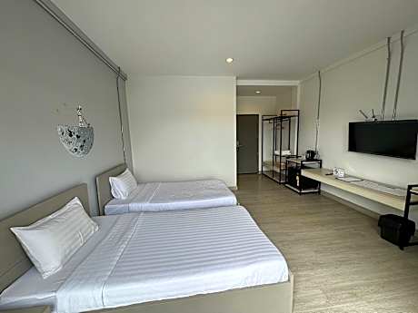Standard Twin Room with Balcony