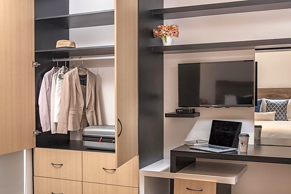ROOM Hotel & Suites