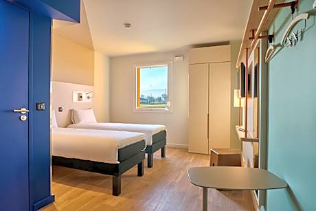 Triple Room with Two Single Beds and One Extra Bed